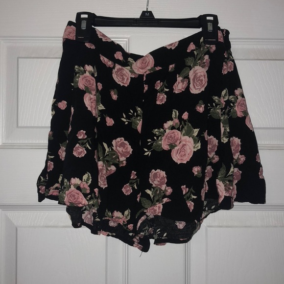 Rue21 Pants - Rue 21 floral shorts